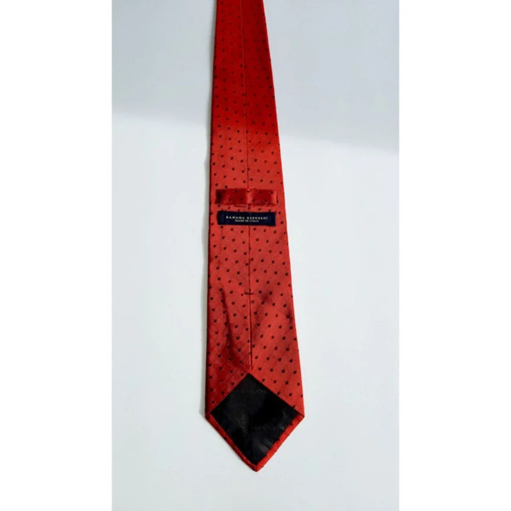 BANANA REPUBLIC 100 % Silk Tie Red & Black Mini‎ Dot Pattern